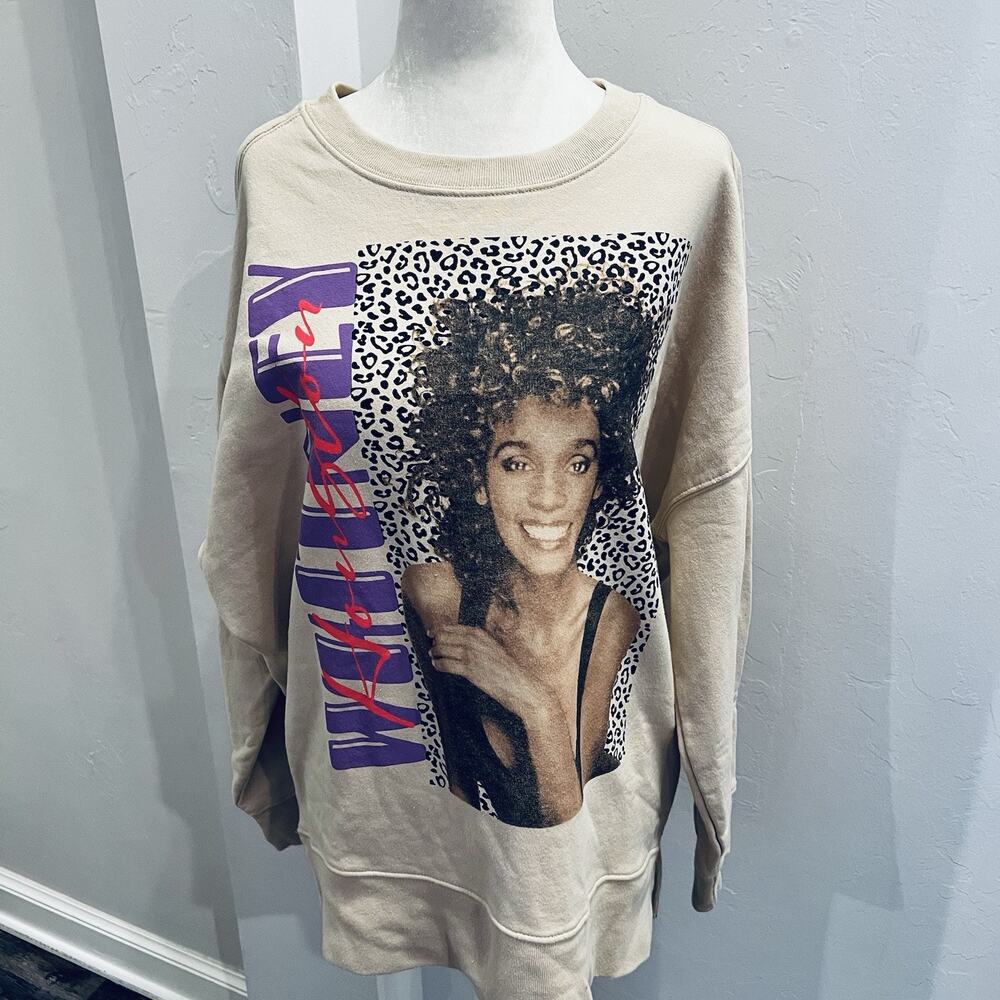 Whitney Houston Oversized Graphic Crewneck Pullover Women's size M (A0126)